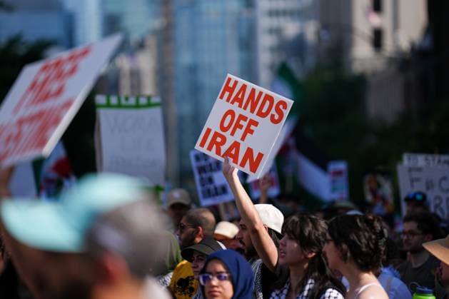 Hands off Iran protest in Toronto TORONTO, CANADA - JUNE 22 : People holding placards and waving Palestinian and Iranian flags gather to protest ongoing attacks on Iran and Gaza, in Toronto, Ontario, Canada on June 22, 2025. Mert Alper Dervis Anadolu Ontario Canada. Editorial use only. Please get in touch for any other usage.  Copyright: x2025xAnadoluxMertxAlperxDervisx