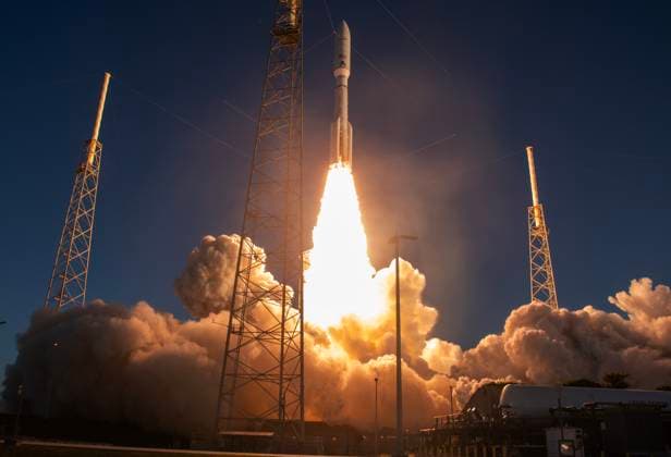 News Themen der Woche KW26 News Bilder des Tages United Launch Alliance (ULA) Atlas V rocket lifts off from Space Launch Complex 41 at Cape Canaveral Space Force Station, Cape Canaveral, Florida on Monday, June 23, 2025. The ULA launch will deliver the second batch of Project Kuiper satellites into space for Amazon. Project Kuiper is Amazon s low Earth orbit satellite broadband network for internet service around the world.  CAP2025062336 PATxBENIC