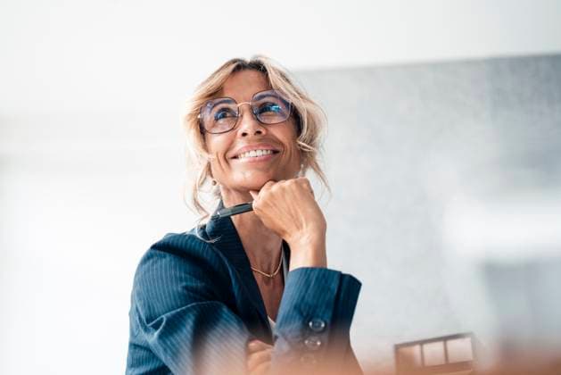 Smiling businesswoman with hand on chin at office model released, Symbolfoto property released, JOSEF14102