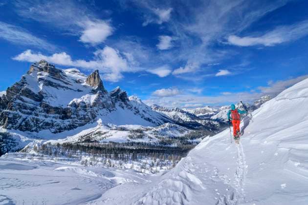 Woman hiking on snowcapped Dolomites mountains in Veneto, Italy model released, Symbolfoto, ANSF00974
