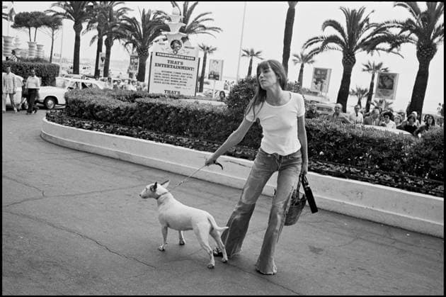 Rétro - La chanteuse et actrice Jane Birkin s est éteinte à l âge de 76 ans - ARCHIVES - JANE BIRKIN ET SA CHIENNE NANA AU FESTIVAL DE CANNES EN 1974 Cannes France *** Retro Die Sängerin und Schauspielerin Jane Birkin s ist ausgeschaltet auf l Alter von 76 Jahre Archiv JANE BIRKIN und AG HUNDE NANA Au FESTIVAL von Cannes IN 1974 Cannes Frankreich  Copyright: xANGELI-RINDOFFx xBESTIMAGExANGELI-RINDOFFx xBESTIMAGEx