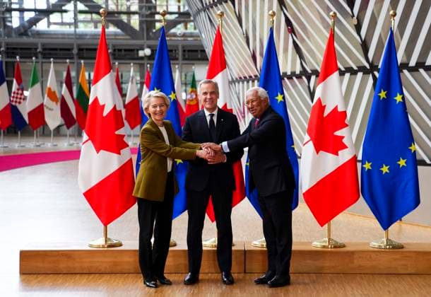 June 23, 2025, Brussels, Belgium: Canadian Prime Minister Mark Carney, centre, is welcomed to the European Council Building by Antonio Costa, President of the European Council and Ursula von der Leyen, President of the European Commission, for the Canada EU Summit in Brussels, Belgium on Monday, June 23, 2025. Brussels Belgium - ZUMAc35_ 20250623_zaf_c35_036 Copyright: xSeanxKilpatrickx