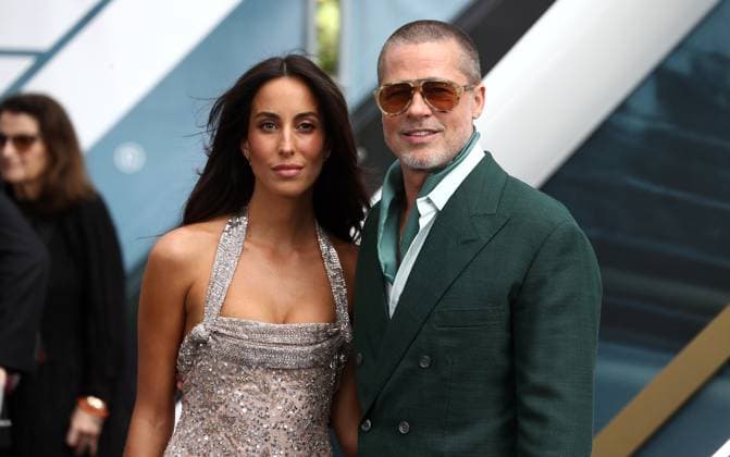 Entertainment Themen der Woche KW26 Entertainment Bilder des Tages F1 the Movie European premiere. Brad Pitt and partner Ines de Ramon at F1 the Movie European premiere at Cineworld Leicester Square in London. London Cineworld Leicester Square UK Copyright: xFredxDuvalx