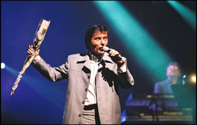 ARCHIVES - FRANK MICHAEL A L OLYMPIA EN 2001 Paris France *** Archiv FRANK MICHAEL A L OLYMPIA IN 2001 Paris Frankreich  Copyright: xCOADICxGUIRECx xBESTIMAGExCOADICxGUIRECx xBESTIMAGEx