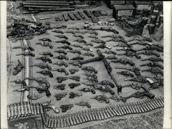 Bomben Gewehre Waffen 05. Mai 1957 – Waffenlager in Südalgerien entdeckt. Kürzlich wurde in Marechal Foch im Süden Algeriens eine große Menge Munition und Waffen der Rebellen entdeckt. OPS: – Einige der Waffen wurden von den französischen Truppen entdeckt. *** Bombs Rifles Weapons 05 May 1957 – Armoury in Southern Algeria discovered recently was in Marechal Foch at South Algeria a Great Quantity Ammunition and Weapons the Rebels discovered OPs – some the Weapons were from the French Troops discovered  Copyright: xUnitedxArchivesx xkpaxKeystonex 19570505_baf_k09_009