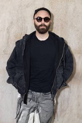 Front row of the Etudes Studio Spring Summer 2026 menswear fashion show during Paris Fashion Week at the Palais de Tokyo Woodkid au front row du défilé Etudes Studio de la mode homme Printemps Été 2026 dans le cadre de la Fashion Week de Paris au Palais de Tokyo, à Paris, France, le 24 juin 2025 Jeremy Melloul Bestimage Front row of the Etudes Studio Spring Summer 2026 menswear fashion show during Paris Fashion Week at the Palais de Tokyo in Paris, France, on June 24, 2025 Woodkid au front row du défilé Etudes Studio de la mode homme Printemps Été 2026 dans le cadre de la Fashion Week de Paris au Palais de Tokyo, à Paris, France, le 24 juin 2025 Jeremy Melloul Bestimage Front row of the Etudes Studio Spring Summer 2026 menswear fashion sho  Copyright: xJeremyxMelloulx xBestimagexJeremyxMelloulx xBestimagex