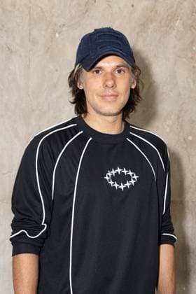 Front row of the Etudes Studio mens fashion show Spring Summer 2026 during Paris Fashion Week at Palais de Tokyo Orelsan, Ablaye, Skread Celebrities at the Etudes Studio fashion show, Paris June 24, 2025 Jeremy MELLOUL Bestimage Orelsan, Ablaye, Skread Celebrities at the Etudes Studio fashion show, Paris June 24, 2025 Jeremy MELLOUL Bestimage Paris France  Copyright: xJeremyxMelloulx xBestimagexJeremyxMelloulx xBestimagex