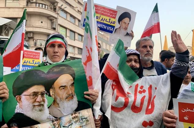 News Themen der Woche KW26 News Bilder des Tages Tehran celebrates after ceasefire between Iran and Israel TEHRAN, IRAN - JUNE 24: Citizens celebrate the ceasefire agreement between Iran and Israel gathering at the Revolution Square in the Irani capital Tehran, on June 24, 2025. Demonstrators carrying Iranian flags chanted slogans against the US and Israel. Fatemeh Bahrami Anadolu Tehran Iran. Editorial use only. Please get in touch for any other usage.  Copyright: x2025xAnadoluxFatemehxBahramix