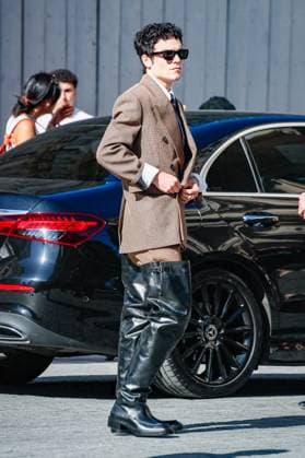 Arrivées au deuxième défilé Saint Laurent de la mode homme Printemps Été 2026 dans le cadre de la Fashion Week de Paris à la Bourse de Commerce Pinault Collection Del Water Gap Arrivées au deuxième défilé Saint Laurent de la mode homme Printemps Été 2026 dans le cadre de la Fashion Week de Paris à la Bourse de Commerce Pinault Collection, à Paris, France, le 24 juin 2025 Christophe Clovis Bestimage Celebs attending the Saint Laurent Menswear Spring Summer 2026 show as part of Paris Fashion Week on June 24, 2025 in Paris, France Paris France  Copyright: xChristophexClovisx xBestimagexChristophexClovisx xBestimagex