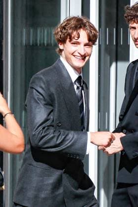 Arrivées au deuxième défilé Saint Laurent de la mode homme Printemps Été 2026 dans le cadre de la Fashion Week de Paris à la Bourse de Commerce Pinault Collection Vassili Schneider Arrivées au deuxième défilé Saint Laurent de la mode homme Printemps Été 2026 dans le cadre de la Fashion Week de Paris à la Bourse de Commerce Pinault Collection, à Paris, France, le 24 juin 2025 Christophe Clovis Bestimage Celebs attending the Saint Laurent Menswear Spring Summer 2026 show as part of Paris Fashion Week on June 24, 2025 in Paris, France Paris France  Copyright: xChristophexClovisx xBestimagexChristophexClovisx xBestimagex