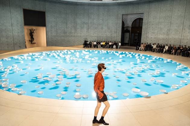 Entertainment Themen der Woche KW26 Bilder des Jahres 2025, Entertainment 06 Juni Entertainment Bilder des Tages PFW - Men s Spring 2026 - Runway NB Model on the runway at the Saint Laurent show as part of Paris Men s Fashion Week on June 24, 2025 in Paris, France. Photo by Nasser Berzane ABACAPRESS.COM Paris France  Copyright: xBerzanexNasser ABACAx