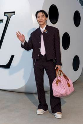 Photocall of the Louis Vuitton Homme Fashion Show, Spring Summer 2026 Collection as part of Paris Fashion Week J Hope - Photocall of the Louis Vuitton Homme Fashion Show, Spring Summer 2026 Collection as part of Paris Fashion Week, France, June 24, 2025 Olivier Borde Bestimage Photocall of the Louis Vuitton Mens Fashion Show, Spring Summer 2026 Collection as part of Paris Fashion Week, France, June 24, 2024  Copyright: xOLIVIERxBORDEx xBESTIMAGExOLIVIERxBORDEx xBESTIMAGEx