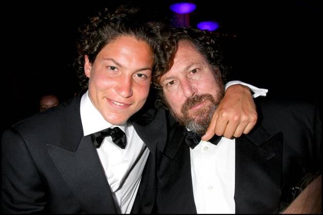 JULIAN SCHNABEL ET SON FILS VITO SCHNABEL - SOIREE POUR LE FILM LE SCAPHANDRE ET LE PAPILLON AU MARCHE DE FORTVILLE ORGANISEE PAR SCHNABEL ET VAN CEEG ET ARPELS - 60EME FESTIVAL DE CANNES PARTY FOR MOVIE LE SCAPHANDRE ET LE PAPILLON SCHANBEL AND VAN CLEEF & ARPELS - 60TH CANNES FILM FESTIVAL Cannes France Copyright: xBORDE-JACOVIDESx xBESTIMAGExBORDE-JACOVIDESx xBESTIMAGEx