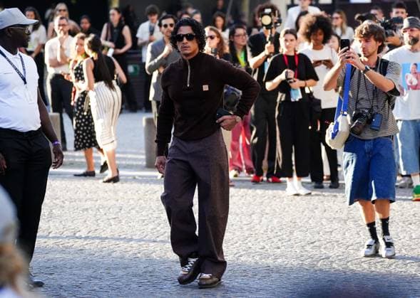 Arrivals at the Louis Vuitton Homme Spring Summer 2026 Collection fashion show during Paris Fashion Week Emilio Sakraya Arrivals at the Louis Vuitton Homme Spring Summer 2026 Collection fashion show during Paris Fashion Week on 24 June 2025 Anne Sophie guebey Bestimage Arrivals at the Louis Vuitton Homme Spring Summer 2026 Collection fashion show during Paris Fashion Week on 24 June 2025 Paris France  Copyright: xAnne-SophiexGuebeyx xBestimagexAnne-SophiexGuebeyx xBestimagex