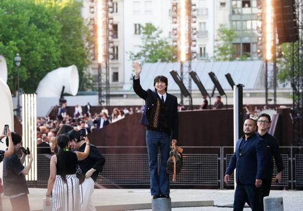 Arrivals at the Louis Vuitton Homme Spring Summer 2026 Collection fashion show during Paris Fashion Week Gong Yoo Arrivals at the Louis Vuitton Homme Spring Summer 2026 Collection fashion show during Paris Fashion Week on 24 June 2025 Anne Sophie guebey Bestimage Arrivals at the Louis Vuitton Homme Spring Summer 2026 Collection fashion show during Paris Fashion Week on 24 June 2025 Paris France  Copyright: xAnne-SophiexGuebeyx xBestimagexAnne-SophiexGuebeyx xBestimagex
