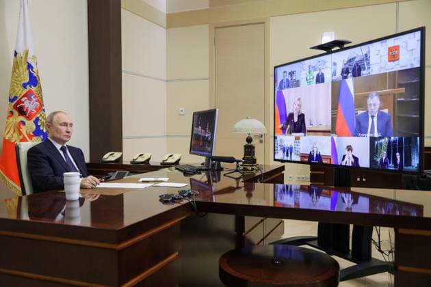 News Themen der Woche KW26 News Bilder des Tages RUSSIA, MOSCOW REGION - JUNE 25, 2025: Russia s President Vladimir Putin is seen in his office at the Novo-Ogaryovo residence during a video conference meeting on the progress of creating museums and cultural and educational complexes. Gavriil Grigorov Russian Presidential Press and Information Office TASS  81965516