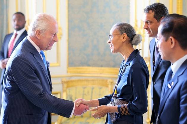 Entertainment Themen der Woche KW26 Entertainment Bilder des Tages King Charles III Attends A Nature And Finance Reception At Lancaster House LONDON, ENGLAND - JUNE 25: King Charles III shakes hands with guests attending a nature and finance reception at Lancaster House on June 25, 2025 in London, England. The King attended the reception to hear about earlier discussions at the Nature Action: Mobilising Frameworks and Finance, an event hosted by the Department for Environment Food and Rural Affairs (DEFRA)., Credit:Chris Jackson Avalon United Kingdom, England, London, Lancaster House  Copyright: xChrisxJacksonx xAvalonx 1014894064