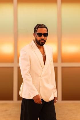 French Montana défile pour 3Paradis mode homme Printemps Été 2026 dans le cadre de la Fashion Week de Paris French Montana walks the runway for 3Paradis Mens Spring Summer 2026 during Paris Fashion Week at 94 Rue Jean Pierre Timbaud in Paris, France, on June 25, 2025 Florian Lavielle Bestimage French Montana walks the runway for 3Paradis Mens Spring Summer 2026 during Paris Fashion Week at 94 Rue Jean Pierre Timbaud in Paris, France, on June 25, 2025 Paris France  Copyright: xFlorianxLaviellex xBestimagexFlorianxLaviellex xBestimagex
