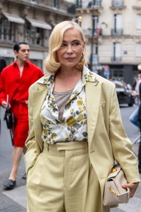 PFW AMI Men s Spring 2026 - Arrivals NB Emmanuelle Béart attends the AMI show as part of Paris Men s Spring 2026 Fashion Week on June 25, 2025 in Paris, France. Photo by Nasser Berzane ABACAPRESS.COM Paris France  Copyright: xBerzanexNasser ABACAx