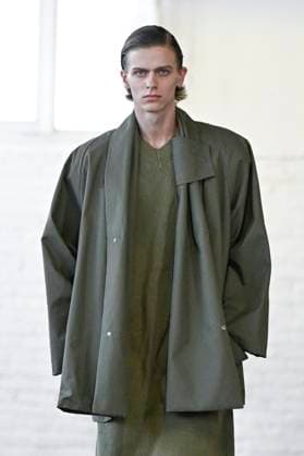 Défilé Hed Mayner Collection Homme Prêt à Porter Printemps Eté 2026 lors de la Fashion Week de Paris PFW Défilé Hed Mayner Collection Homme Prêt à Porter Printemps Eté 2026 lors de la Fashion Week de Paris, le 25 juin 2025 Fashion Show Men Ready to Wear Spring Summer 2026 Collection at Paris Fashion Week on june 25th 2025 Paris France  Copyright: xAgencex xBestimagexAgencex xBestimagex