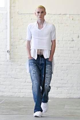 Défilé Hed Mayner Collection Homme Prêt à Porter Printemps Eté 2026 lors de la Fashion Week de Paris PFW Défilé Hed Mayner Collection Homme Prêt à Porter Printemps Eté 2026 lors de la Fashion Week de Paris, le 25 juin 2025 Fashion Show Men Ready to Wear Spring Summer 2026 Collection at Paris Fashion Week on june 25th 2025 Paris France  Copyright: xAgencex xBestimagexAgencex xBestimagex