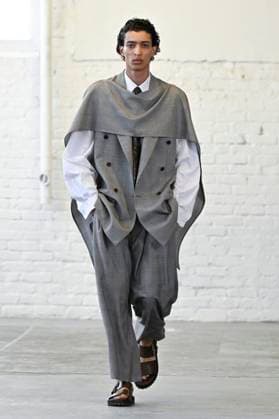 Défilé Hed Mayner Collection Homme Prêt à Porter Printemps Eté 2026 lors de la Fashion Week de Paris PFW Défilé Hed Mayner Collection Homme Prêt à Porter Printemps Eté 2026 lors de la Fashion Week de Paris, le 25 juin 2025 Fashion Show Men Ready to Wear Spring Summer 2026 Collection at Paris Fashion Week on june 25th 2025 Paris France  Copyright: xAgencex xBestimagexAgencex xBestimagex