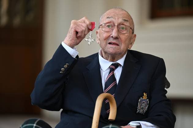 News Themen der Woche KW26 News Bilder des Tages Investiture at Buckingham Palace. June 26 2025. Mr. Geoffrey Roberts MBE. Investiture at Buckingham Palace. June 26 2025., Credit:SWNS Avalon  Copyright: xSWNSx xAvalonx 1015147143