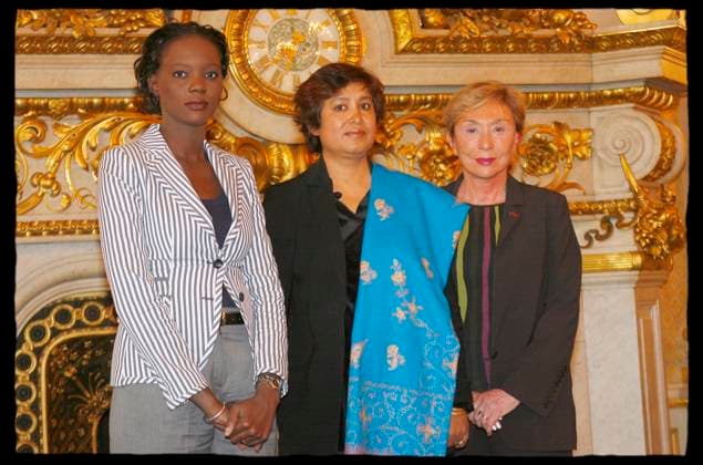 RAMA YADE, TASLIMA NASREEN, JULIA KRISTEVA - RAMA YADE REMET LE PRIX SIMONE DE BEAUVOIR A TASLIMA NASREEN AU QUAI D ORSAY Paris France *** RAMA YADE, TASLIMA NASREEN, JULIA KRISTEVA RAMA YADE AWARDS THE SIMONE DE BEAUVOIR PRIZE TO TASLIMA NASREEN AT THE QUAI DORSAY Paris France  Copyright: xALAINxGUIZARDx xBESTIMAGExALAINxGUIZARDx xBESTIMAGEx