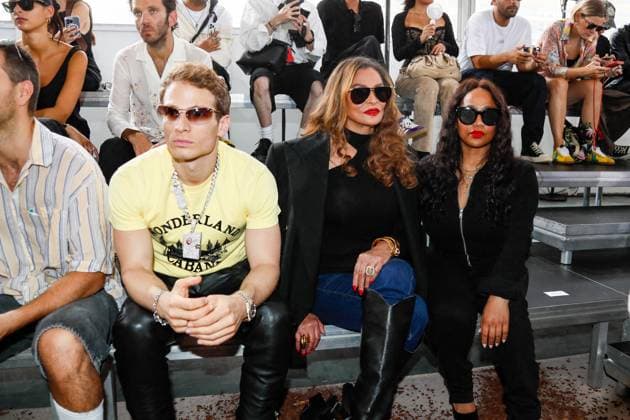 Font row du défilé BLUEMARBLE de la mode homme Printemps Été 2026 dans le cadre de la Fashion Week de Paris à la Sorbonne Tina Knowles et Angela Beyincé au font row du défilé BLUEMARBLE de la mode homme Printemps Été 2026 dans le cadre de la Fashion Week de Paris à la Sorbonne, à Paris, France, le 26 juin 2025 Christophe Clovis Bestimage Celebs attending the Bluemarble Menswear Spring Summer 2026 show as part of Paris Fashion Week on June 26, 2025 in Paris, France Paris France  Copyright: xChristophexClovisx xBestimagexChristophexClovisx xBestimagex