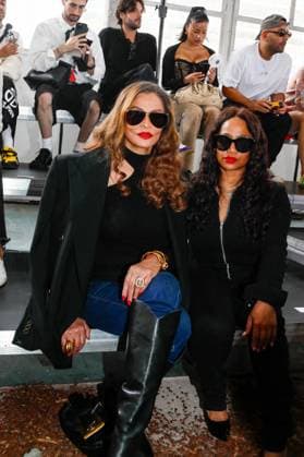 Font row du défilé BLUEMARBLE de la mode homme Printemps Été 2026 dans le cadre de la Fashion Week de Paris à la Sorbonne Tina Knowles et Angela Beyincé au font row du défilé BLUEMARBLE de la mode homme Printemps Été 2026 dans le cadre de la Fashion Week de Paris à la Sorbonne, à Paris, France, le 26 juin 2025 Christophe Clovis Bestimage Celebs attending the Bluemarble Menswear Spring Summer 2026 show as part of Paris Fashion Week on June 26, 2025 in Paris, France Paris France  Copyright: xChristophexClovisx xBestimagexChristophexClovisx xBestimagex