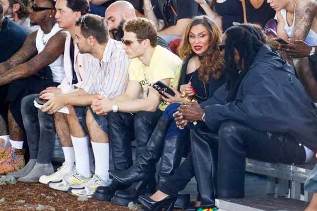 Font row of the BLUEMARBLE Menswear Spring Summer 2026 show as part of Paris Fashion Week at the Sorbonne Tina Knowles and Tauheed Epps 2 Chainz on the font row of the BLUEMARBLE Menswear Spring Summer 2026 show as part of Paris Fashion Week at the Sorbonne, Paris, France, June 26, 2025 Christophe Clovis Bestimage Celebs attending the Bluemarble Menswear Spring Summer 2026 show as part of Paris Fashion Week on June 26, 2025 in Paris, France Paris France  Copyright: xChristophexClovisx xBestimagexChristophexClovisx xBestimagex