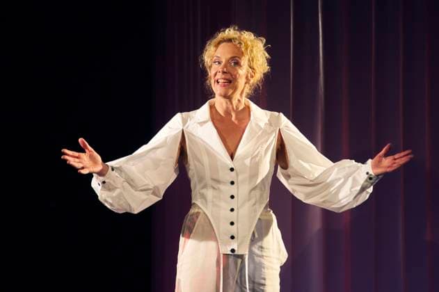 Entertainment Themen der Woche KW26 Entertainment Bilder des Tages Katja Riemann bei der Fotoprobe zum Theaterstück DI-VI-SI-ON von Katja Rieman und Paula Romy im Renaissance-Theater. Berlin, 26.06.2025 *** Katja Riemann at the photo rehearsal for the play DI VI SI ON by Katja Rieman and Paula Romy at the Renaissance Theater Berlin, 26 06 2025 Foto:xC.xBehringx xFuturexImagex division_5637