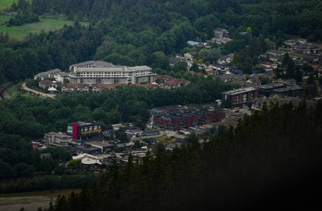 June 26, 2025, Squamish, Bc, CANADA: Apartments, condos and houses are seen in downtown Squamish, B.C., on Thursday, June 26, 2025. Squamish CANADA  - ZUMAc35_ 20250626_zaf_c35_047 Copyright: xDarrylxDyckx