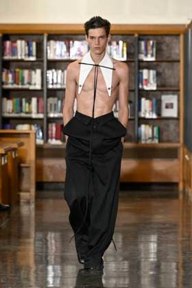 Défilé Sean Suen Collection Homme Prêt à Porter Printemps Eté 2026 lors de la Fashion Week de Paris PFW Défilé Sean Suen Collection Homme Prêt à Porter Printemps Eté 2026 lors de la Fashion Week de Paris, le 26 juin 2025 Sean Suen Fashion Show Men Ready to Wear Spring Summer 2026 Collection at Paris Fashion Week on june 26th 2025 Paris France  Copyright: xAgencex xBestimagexAgencex xBestimagex
