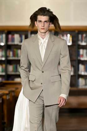 Défilé Sean Suen Collection Homme Prêt à Porter Printemps Eté 2026 lors de la Fashion Week de Paris PFW Défilé Sean Suen Collection Homme Prêt à Porter Printemps Eté 2026 lors de la Fashion Week de Paris, le 26 juin 2025 Sean Suen Fashion Show Men Ready to Wear Spring Summer 2026 Collection at Paris Fashion Week on june 26th 2025 Paris France  Copyright: xAgencex xBestimagexAgencex xBestimagex