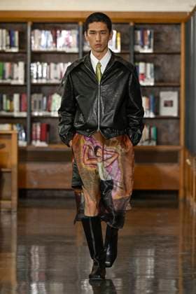 Défilé Sean Suen Collection Homme Prêt à Porter Printemps Eté 2026 lors de la Fashion Week de Paris PFW Défilé Sean Suen Collection Homme Prêt à Porter Printemps Eté 2026 lors de la Fashion Week de Paris, le 26 juin 2025 Sean Suen Fashion Show Men Ready to Wear Spring Summer 2026 Collection at Paris Fashion Week on june 26th 2025 Paris France  Copyright: xAgencex xBestimagexAgencex xBestimagex