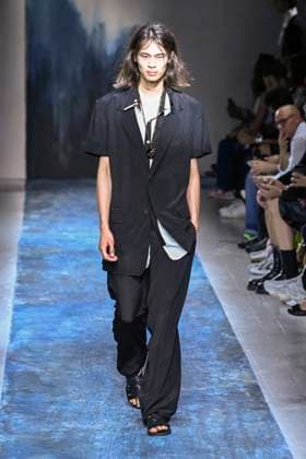 Yamamoto Fashion Show Mens Ready to Wear Spring Summer 2026 Collection at Paris Fashion Week PFW Yamamoto Fashion Show Mens Ready to Wear Spring Summer 2026 Collection at Paris Fashion Week on june 26th 2025 Yamamoto Fashion Show Mens Ready to Wear Spring Summer 2026 Collection at Paris Fashion Week on june 26th 2025 Paris France  Copyright: xAgencex xBestimagexAgencex xBestimagex
