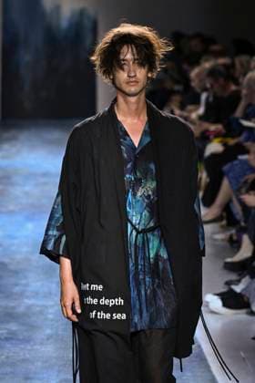 Yamamoto Fashion Show Mens Ready to Wear Spring Summer 2026 Collection at Paris Fashion Week PFW Yamamoto Fashion Show Mens Ready to Wear Spring Summer 2026 Collection at Paris Fashion Week on june 26th 2025 Yamamoto Fashion Show Mens Ready to Wear Spring Summer 2026 Collection at Paris Fashion Week on june 26th 2025 Paris France  Copyright: xAgencex xBestimagexAgencex xBestimagex