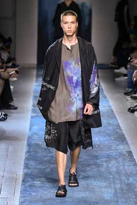 Yamamoto Fashion Show Mens Ready to Wear Spring Summer 2026 Collection at Paris Fashion Week PFW Yamamoto Fashion Show Mens Ready to Wear Spring Summer 2026 Collection at Paris Fashion Week on june 26th 2025 Yamamoto Fashion Show Mens Ready to Wear Spring Summer 2026 Collection at Paris Fashion Week on june 26th 2025 Paris France  Copyright: xAgencex xBestimagexAgencex xBestimagex