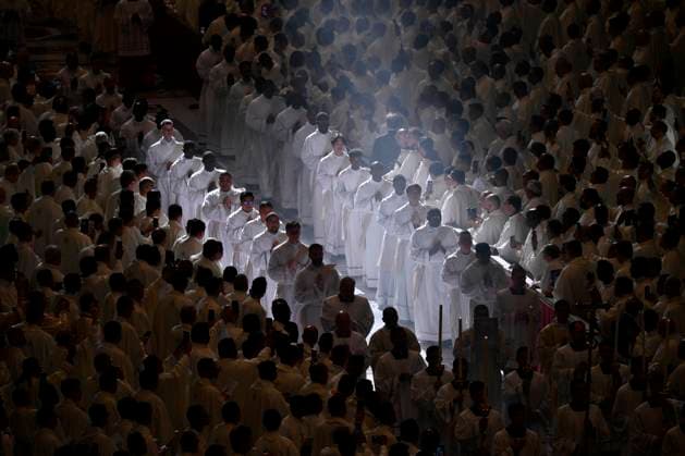 News Themen der Woche KW26 News Bilder des Tages ITALY - POPE LEO XIV LEADS A ,ASS WITH PRIESTLY ORDINATIONS INSIDE THE ST PETER S BASILICA AT THE VATICAN - 2025 6 27 Italy, Rome, 2025 6 27 Pope Leo XIV leads a mass with Priestly Ordinations inside the St. Peter s Basilica in the Vatican . EDITORIAL USE ONLY - NO BOOKS Copyright: xVATICANxMEDIAx