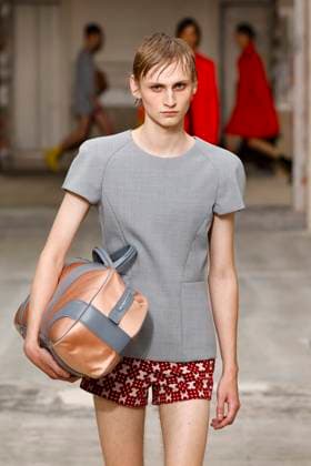 Défilé Dries Van Noten Collection Homme Prêt à Porter Printemps Eté 2026 lors de la Fashion Week de Paris PFW Défilé Dries Van Noten Collection Homme Prêt à Porter Printemps Eté 2026 lors de la Fashion Week de Paris, le 26 juin 2025 Dries Van Noten Fashion Show Men Ready to Wear Spring Summer 2026 Collection at Paris Fashion Week on june 26th 2025 Paris France  Copyright: xAgencex xBestimagexAgencex xBestimagex