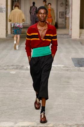 Défilé Dries Van Noten Collection Homme Prêt à Porter Printemps Eté 2026 lors de la Fashion Week de Paris PFW Défilé Dries Van Noten Collection Homme Prêt à Porter Printemps Eté 2026 lors de la Fashion Week de Paris, le 26 juin 2025 Dries Van Noten Fashion Show Men Ready to Wear Spring Summer 2026 Collection at Paris Fashion Week on june 26th 2025 Paris France  Copyright: xAgencex xBestimagexAgencex xBestimagex