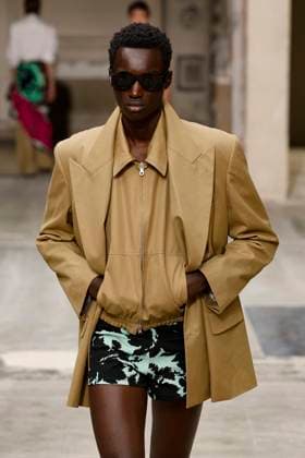 Défilé Dries Van Noten Collection Homme Prêt à Porter Printemps Eté 2026 lors de la Fashion Week de Paris PFW Défilé Dries Van Noten Collection Homme Prêt à Porter Printemps Eté 2026 lors de la Fashion Week de Paris, le 26 juin 2025 Dries Van Noten Fashion Show Men Ready to Wear Spring Summer 2026 Collection at Paris Fashion Week on june 26th 2025 Paris France  Copyright: xAgencex xBestimagexAgencex xBestimagex