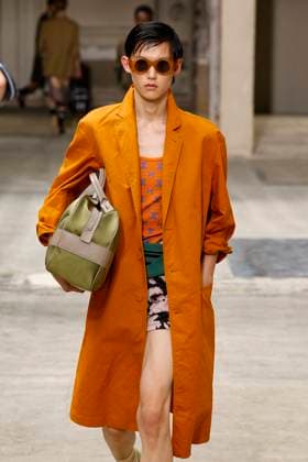 Défilé Dries Van Noten Collection Homme Prêt à Porter Printemps Eté 2026 lors de la Fashion Week de Paris PFW Défilé Dries Van Noten Collection Homme Prêt à Porter Printemps Eté 2026 lors de la Fashion Week de Paris, le 26 juin 2025 Dries Van Noten Fashion Show Men Ready to Wear Spring Summer 2026 Collection at Paris Fashion Week on june 26th 2025 Paris France  Copyright: xAgencex xBestimagexAgencex xBestimagex