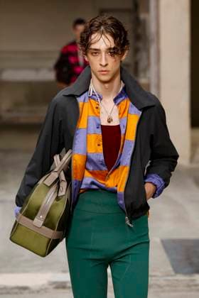 Défilé Dries Van Noten Collection Homme Prêt à Porter Printemps Eté 2026 lors de la Fashion Week de Paris PFW Défilé Dries Van Noten Collection Homme Prêt à Porter Printemps Eté 2026 lors de la Fashion Week de Paris, le 26 juin 2025 Dries Van Noten Fashion Show Men Ready to Wear Spring Summer 2026 Collection at Paris Fashion Week on june 26th 2025 Paris France  Copyright: xAgencex xBestimagexAgencex xBestimagex