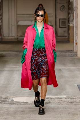 Défilé Dries Van Noten Collection Homme Prêt à Porter Printemps Eté 2026 lors de la Fashion Week de Paris PFW Défilé Dries Van Noten Collection Homme Prêt à Porter Printemps Eté 2026 lors de la Fashion Week de Paris, le 26 juin 2025 Dries Van Noten Fashion Show Men Ready to Wear Spring Summer 2026 Collection at Paris Fashion Week on june 26th 2025 Paris France  Copyright: xAgencex xBestimagexAgencex xBestimagex