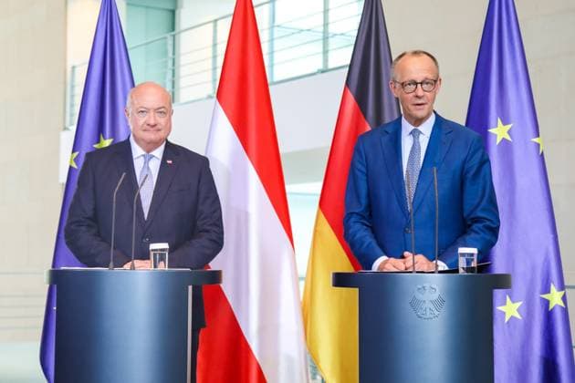 News Themen der Woche KW26 News Bilder des Tages Bundeskanzler Merz empfängt den Oesterreichischen Bundeskanzler Stocker Berlin, 27.6..2025 Bundeskanzler Friedrich Merz und Bundeskanzler Stocker bei der Pressekonferenz im Bundeskanzleramt in Berlin Berlin *** Federal Chancellor Merz receives Austrian Federal Chancellor Stocker Berlin, 27 6 2025 Federal Chancellor Friedrich Merz and Federal Chancellor Stocker at the press conference in the Federal Chancellery in Berlin Berlin Copyright: xMatthiasxGränzdörferx