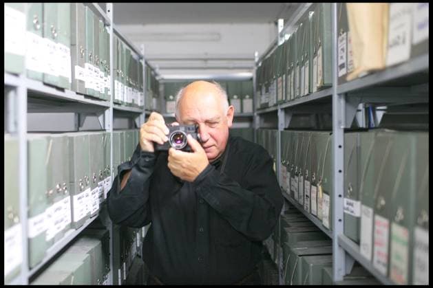 RDV AVEC LE PHOTOGRAPHE RAYMOND DEPARDON A L AGENCE ANGELI Levallois Perret France *** RDV AVEC LE PHOTOGRAPHE RAYMOND DEPARDON A LAGENCE ANGELI Levallois Perret France  Copyright: xALAINxGUIZARDx xBESTIMAGExALAINxGUIZARDx xBESTIMAGEx