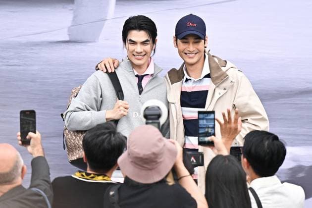 Bilder des Jahres 2025, Entertainment 06 Juni Entertainment Bilder des Tages Dior Homme Arrivals Mile Phakphum Romsaithong and Apo Nattawin Wattanagitiphat attending the Dior Homme Menswear Spring Summer 2026 show as part of Paris Fashion Week in Paris, France on June 27, 2025. Photo by Aurore Marechal ABACAPRESS.COM Paris France  Copyright: xMarechalxAurore ABACAx