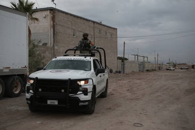 Discovery of 60 embalmed bodies raises alarms in Ciudad Juarez CIUDAD JUAREZ, MEXICO - JUNE 27: Police take security measures as forensic investigators uncover approximately 60 embalmed bodies in unsanitary conditions at a clandestine crematorium in Ciudad Juarez, Mexico, on June 27, 2025. The facility, located in the Granjas Polo Gamboa neighborhood, was operating irregularly and has been sealed by municipal and state authorities. Christian Torres Anadolu Ciudad Juarez Mexico. Editorial use only. Please get in touch for any other usage.  Copyright: x2025xAnadoluxChristianxTorresx